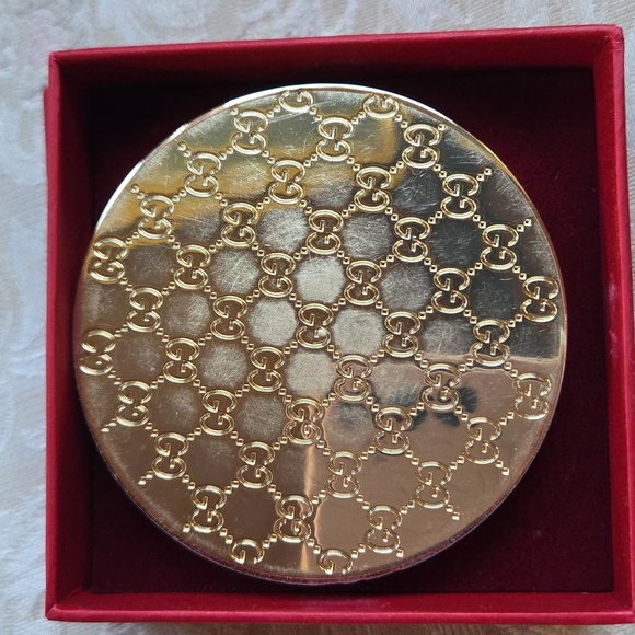 Gucci Gold Patterned Compact‎ - Picture 5 of 5